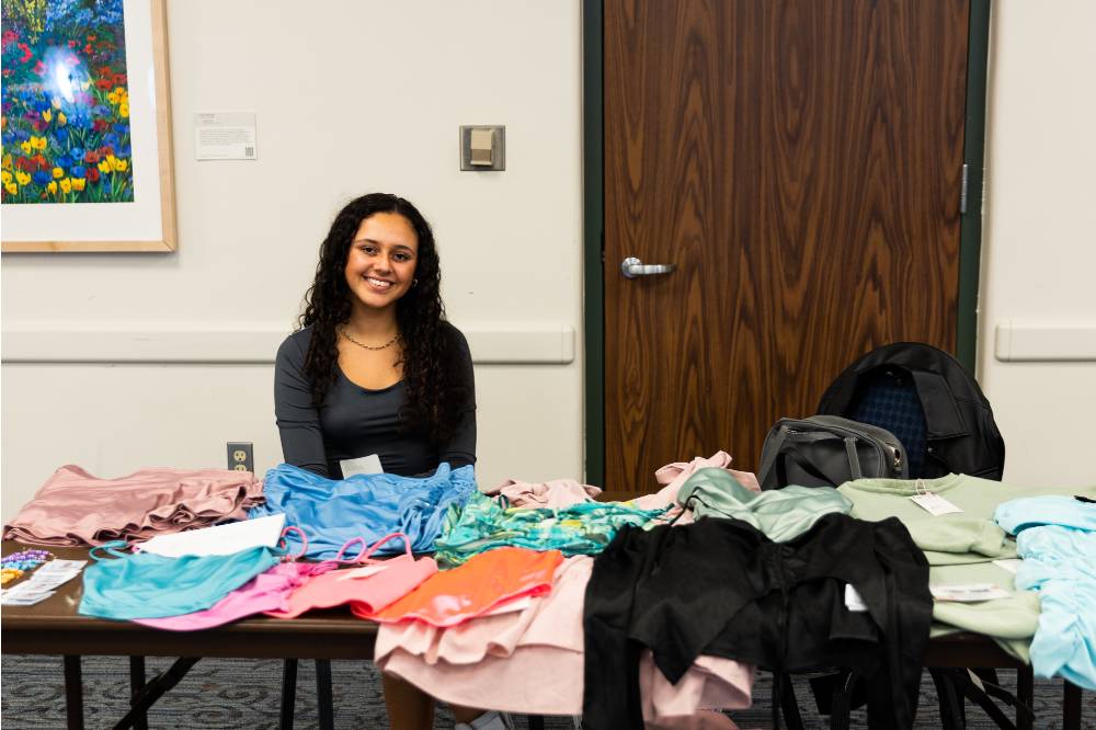 Student entrepreneur selling products at the mentor mixer